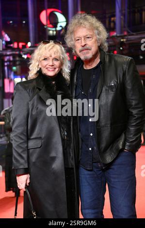 Wolfgang Niedecken mit Ehefrau Tina Golemiewski bei der Premiere des Kinofilms 'Like A complete Unknown' auf der Berlinale 2025 / 75. Internationale Filmfestspiele Berlin im Berlinale Palast. Berlino, 14.02.2025 Foto Stock