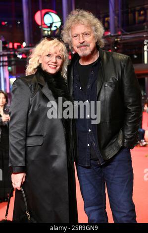 Wolfgang Niedecken mit Ehefrau Tina Golemiewski bei der Premiere des Kinofilms 'Like A complete Unknown' auf der Berlinale 2025 / 75. Internationale Filmfestspiele Berlin im Berlinale Palast. Berlino, 14.02.2025 Foto Stock
