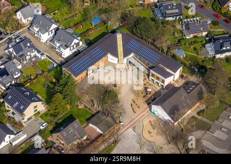 Vista aerea, scuola elementare Karl-Vogels-Schule, con tetto solare, Hünxe, Renania settentrionale-Vestfalia, Germania Foto Stock
