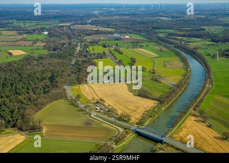 Vista aerea, prato e pista ciclabile casearia Hünxe-Schermbeck, Hünxe KanalBrücke Gahlener Straße am Wesel-Datteln-Kanal, vista distante, Bühl, Hünxe, N Foto Stock