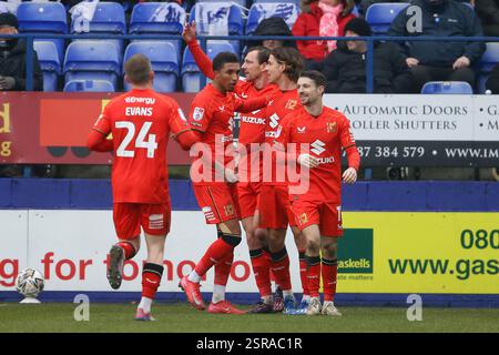 Birkenhead, Regno Unito. 15 febbraio 2025. Danilo Orsi-Dadomo (21) di Milton Keynes Dons (2° da destra) festeggia dopo aver segnato la sua squadra 1° goal. EFL Skybet Football League Two Match, Tranmere Rovers contro MK Dons a Prenton Park, Birkenhead, Wirral, sabato 15 febbraio 2025. Questa immagine può essere utilizzata solo per scopi editoriali. Solo per uso editoriale, .pic di Chris Stading/ credito: Andrew Orchard fotografia sportiva/Alamy Live News Foto Stock