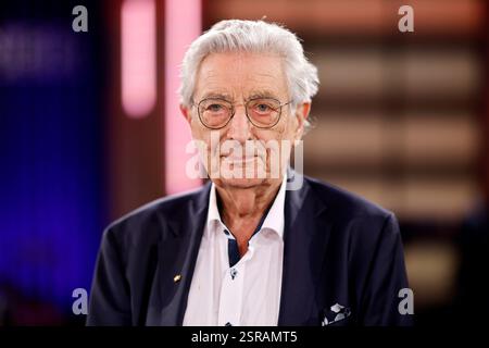 Politiker Gerhart Baum FDP bei der Aufzeichnung der WDR-Talkshow Kölner Treff im WDR Studio BS 3. Der frühere Innenminister der BRD verstarb im February 2025 im alter von 92 Jahren. Köln, 16.05.2024 NRW Deutschland *** politico Gerhart Baum FDP alla registrazione del talk show WDR Kölner Treff nello Studio WDR BS 3 l'ex ministro dell'interno della Repubblica Federale di Germania è morto nel febbraio 2025 all'età di 92 anni Colonia, 16 05 2024 NRW Germania Copyright: XChristophxHardtx Foto Stock