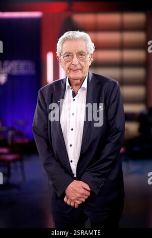 Politiker Gerhart Baum FDP bei der Aufzeichnung der WDR-Talkshow Kölner Treff im WDR Studio BS 3. Der frühere Innenminister der BRD verstarb im February 2025 im alter von 92 Jahren. Köln, 16.05.2024 NRW Deutschland *** politico Gerhart Baum FDP alla registrazione del talk show WDR Kölner Treff nello Studio WDR BS 3 l'ex ministro dell'interno della Repubblica Federale di Germania è morto nel febbraio 2025 all'età di 92 anni Colonia, 16 05 2024 NRW Germania Copyright: XChristophxHardtx Foto Stock