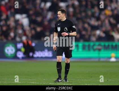London Stadium, Londra, Regno Unito. 15 febbraio 2025. Premier League Football, West Ham United contro Brentford; arbitro Darren England credito: Action Plus Sports/Alamy Live News Foto Stock