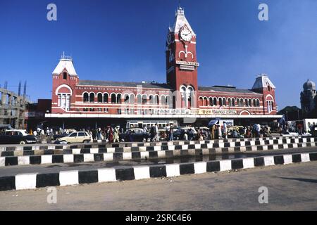 Stazione ferroviaria centrale di Madras costruita nel 1873, Madras Chennai, Tamil Nadu, India, Asia Foto Stock