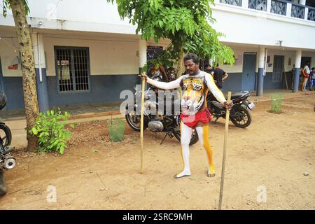 Dipinto di corpi umani per Pulikali Tiger danza, Onam festival, Kerala, India, Asia Foto Stock