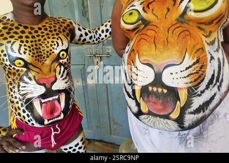 Dipinto di corpi umani per Pulikali Tiger danza, Onam festival, Kerala, India, Asia Foto Stock