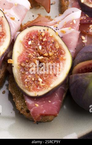 Sandwich con prosciutto, fico e olio d'oliva Foto Stock