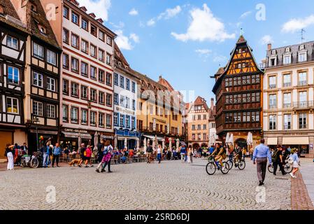 La Maison Kammerzell è uno degli edifici più antichi di Strasburgo. Fu costruito nel 1427 e ampliato nel XVI secolo. Piazza della Cattedrale. Strasburgo, B. Foto Stock
