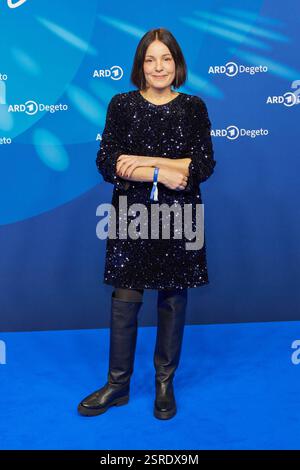 Nicolette Krebitz - Gaesteankunft zum ARD Blue Hour Empfang 2025 im Hotel Telegraphenamt a Berlino am 14.02.2025. ARD - Blue Hour - 2025 *** Nicolette Krebitz in arrivo per il ricevimento ARD Blue Hour 2025 presso l'Hotel Telegraphenamt di Berlino il 14 02 2025 ARD Blue Hour 2025 Foto Stock