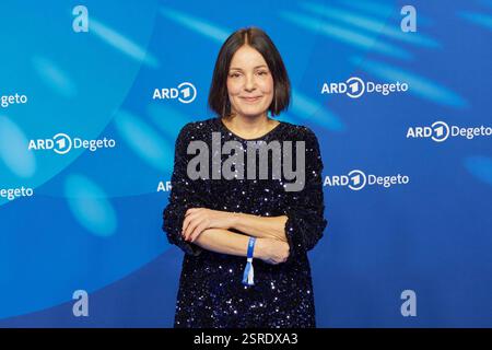 Nicolette Krebitz - Gaesteankunft zum ARD Blue Hour Empfang 2025 im Hotel Telegraphenamt a Berlino am 14.02.2025. ARD - Blue Hour - 2025 *** Nicolette Krebitz in arrivo per il ricevimento ARD Blue Hour 2025 presso l'Hotel Telegraphenamt di Berlino il 14 02 2025 ARD Blue Hour 2025 Foto Stock