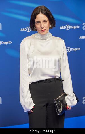 Brigitte Urhausen - Gaesteankunft zum ARD Blue Hour Empfang 2025 im Hotel Telegraphenamt a Berlino am 14.02.2025. ARD - Blue Hour - 2025 *** arrivo degli ospiti alla reception ARD Blue Hour 2025 presso l'Hotel Telegraphenamt di Berlino il 14 02 2025 ARD Blue Hour 2025 Foto Stock