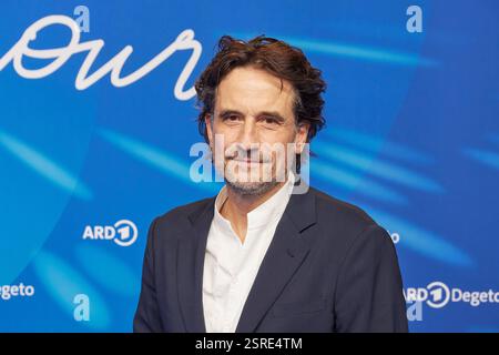 Oliver Mommsen - Gaesteankunft zum ARD Blue Hour Empfang 2025 im Hotel Telegraphenamt a Berlino am 14.02.2025. ARD - Blue Hour - 2025 *** Oliver Mommsen che arriva per il ricevimento ARD Blue Hour 2025 all'Hotel Telegraphenamt di Berlino il 14 02 2025 ARD Blue Hour 2025 Foto Stock