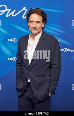 Oliver Mommsen - Gaesteankunft zum ARD Blue Hour Empfang 2025 im Hotel Telegraphenamt a Berlino am 14.02.2025. ARD - Blue Hour - 2025 *** Oliver Mommsen che arriva per il ricevimento ARD Blue Hour 2025 all'Hotel Telegraphenamt di Berlino il 14 02 2025 ARD Blue Hour 2025 Foto Stock