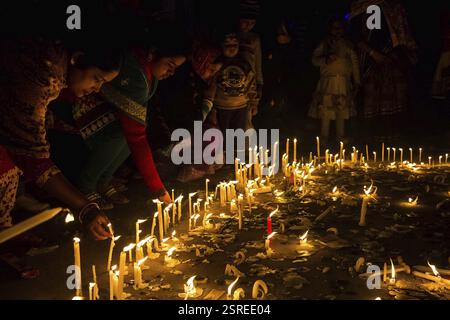 Feste di Natale alla chiesa locale, Calcutta, West Bengal, India, Asia Foto Stock
