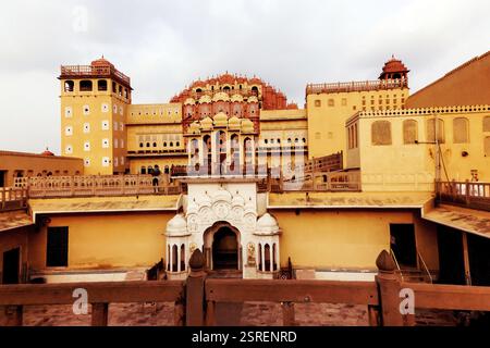 Sul lato posteriore, Hawa Mahal, Jaipur, Rajasthan, India, Asia Foto Stock