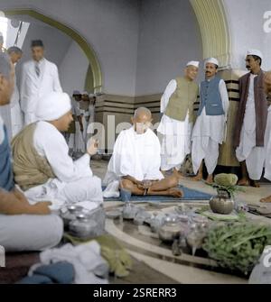 Mahatma Gandhi Jivraj Mehta cerimonia di apertura del Kamla Nehru Memorial Hospital, India, Asia, 28 febbraio 1941, Asia Foto Stock