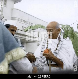Mahatma Gandhi alla cerimonia di apertura del Kamla Nehru Memorial Hospital, Allahabad, India, 28 febbraio 1941, Asia Foto Stock