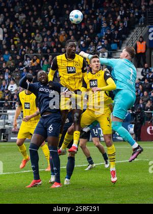 Sport, calcio, Bundesliga, 2024/2025, VfL Bochum vs. BVB Borussia Dortmund 2-0, Vonovia Ruhr Stadium, scena della partita, f.l.t.r. un giocatore di BVB coperto, Ibrahima Sissoko (VfL), Serhou Yadaly Guirassy (BVB), Nico Schlotterbeck (BVB), REGOLE DEL portiere o o o), QUALSIASI IMMAGINE PROIBIRE-TfL), o o o o o o o o o (PROIBIRE) Foto Stock