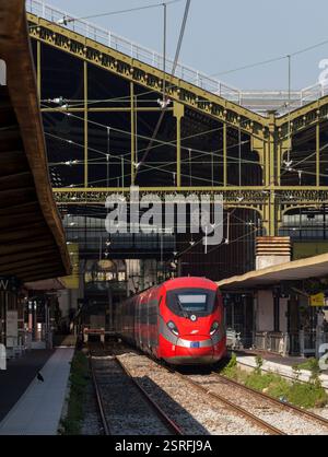 Treno Trenitalia Frecciarossa 1000 alla stazione ferroviaria di Parigi Lione, Parigi, Francia Foto Stock