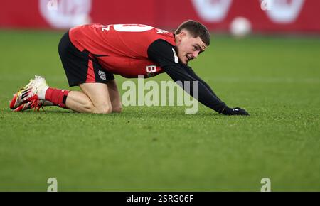 LEVERKUSEN, GERMANIA - 15 FEBBRAIO: Florian Wirtz del Bayer Leverkusen reagisce durante la partita di Bundesliga tra Bayer 04 Leverkusen e FC Bayern München al BayArena il 15 febbraio 2025 a Leverkusen, Germania. © diebilderwelt / Alamy Stock Foto Stock