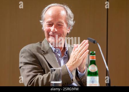 Richard Ford Buchpremiere Kanada Roman, Hanser Berlin Verlag 2012 ADK so, 7.10.2012, 20Uhr 20:00 Uhr, Pariser Platz Richard per,d ist ein US-amerikanischer Schriftsteller, geboren AM- 16. Febbraio 1944 a Jackson, Mississippi. *** Richard Ford Book Premiere Canada Novel, Hanser Berlin Verlag 2012 ADK Sun, 7 10 2012, 20 PM 20 00 PM, Pariser Platz Richard for,d è uno scrittore americano, nato il 16 febbraio 1944 a Jackson, Mississippi Foto Stock