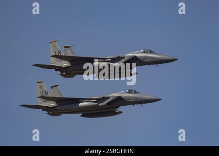 McDonnell Douglas F-15 Eagle due velivoli in United States Air Force USAF colori volanti, Inghilterra, Regno Unito, Europa Foto Stock