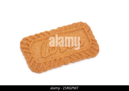 Biscotto caramellato Lotus Biscoff su sfondo bianco Foto Stock