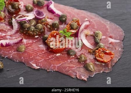 Carpaccio di manzo freddo Foto Stock