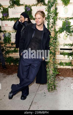 Rurik Gislason bei der Medienboard Party 2025 im Rahmen der Berlinale 2025 am Holzmarkt. Berlino, 15.02.2025 *** Rurik Gislason al Medienboard Party 2025 come parte della Berlinale 2025 a Holzmarkt Berlino, 15 02 2025 foto:XC.xTamckex/xFuturexImagex mbb 5282 Foto Stock