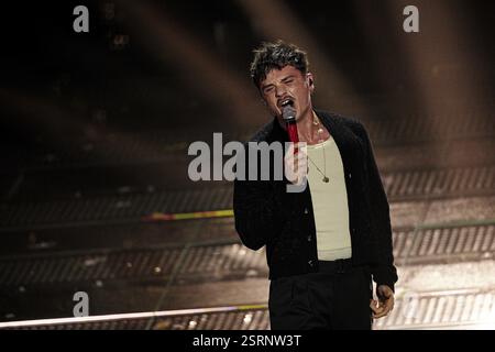 Sanremo, Italia. 13 febbraio 2025. Olly durante la terza serata della 75a edizione del Festival Italiano della canzone di Sanremo presso il Teatro Ariston di Sanremo, Italia settentrionale - giovedì 13 febbraio 2025. Intrattenimento. (Foto di Marco Alpozzi/LaPresse) credito: LaPresse/Alamy Live News Foto Stock