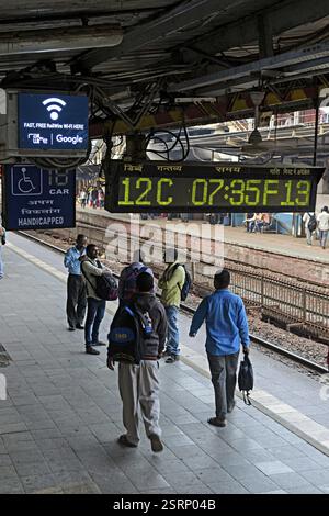 Dadar e stazione ferroviaria, Mumbai, Maharashtra, India, Asia Foto Stock