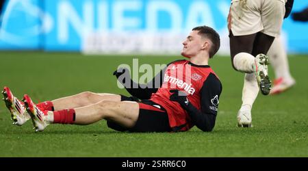 LEVERKUSEN, GERMANIA - 15 FEBBRAIO: Florian Wirtz del Bayer Leverkusen reagisce durante la partita di Bundesliga tra Bayer 04 Leverkusen e FC Bayern München al BayArena il 15 febbraio 2025 a Leverkusen, Germania. © diebilderwelt / Alamy Stock Foto Stock