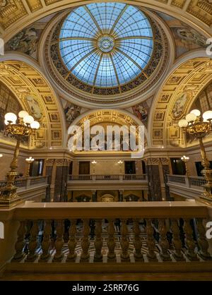 Un capolavoro di storia ed eleganza: Il Museo Nazionale di Praga mette in mostra arte, architettura e patrimonio in perfetta armonia. Foto Stock