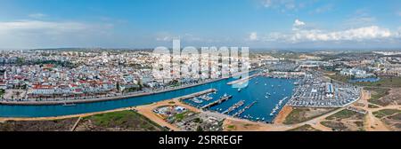 Panorama aereo dalla città di Lagos nell'Algarve in Portogallo Foto Stock