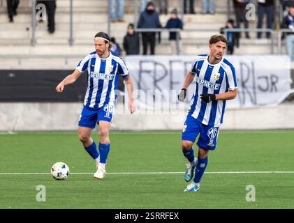 Gothenburg, Svezia. 16 febbraio 2025. Gustav Svensson e Ramon Pascal Lundqvist durante la partita tra IFK Gothenburg e IK Oddevold alla Bravida Arena. Crediti: Per Ljung/Alamy Live News Foto Stock