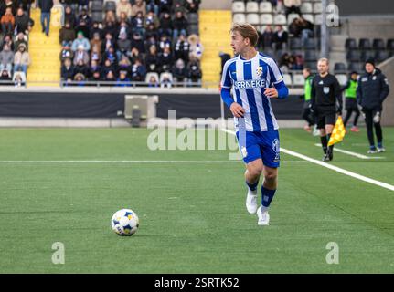 Gothenburg, Svezia. 16 febbraio 2025. Il nuovo giocatore, Noah Tolf, con il pallone nel secondo tempo om match tra IFK Gothenburg e IK Oddevold alla Bravida Arena. Crediti: Per Ljung/Alamy Live News Foto Stock