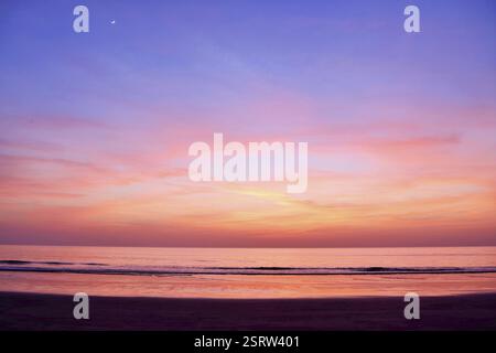 Tramonto, Bhagal Beach, Valsad, Gujarat, India, Asia Foto Stock