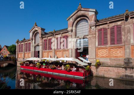 COLMAR, FRANCIA - 20 SETTEMBRE 2024: Le Marché Couvert de Colmar (il mercato coperto di Colmar), Francia Foto Stock