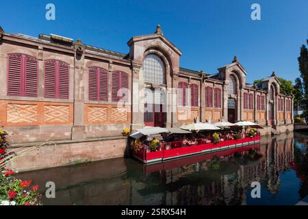 COLMAR, FRANCIA - 20 SETTEMBRE 2024: Le Marché Couvert de Colmar (il mercato coperto di Colmar), Francia Foto Stock