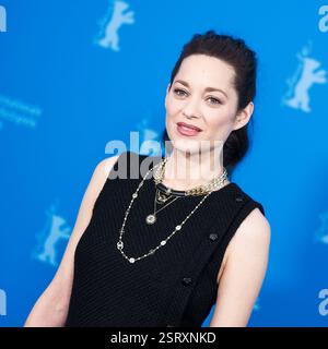 Berlino, Germania. 16 febbraio 2025. Marion Cotillard vista al Photocall per la Torre di ghiaccio durante il Berlinale (Festival del cinema di Berlino) al Grand Hyatt Berlin. Foto di Julie Edwards./Alamy Live News Foto Stock