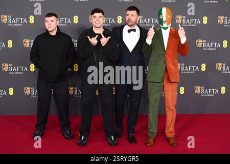 Londra, Regno Unito. 16 febbraio 2025. Kneecap partecipa al 78° British Academy Film Awards, alla Royal Festival Hall, Southbank Centre. Il credito fotografico dovrebbe essere: Matt Crossick/Empics/Alamy Live News Foto Stock