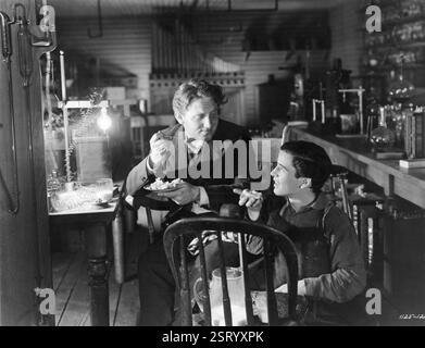 EDISON, L'UOMO SPENCER TRACY nel ruolo di Thomas Edison, GENE REYNOLDS data: 1940 Foto Stock