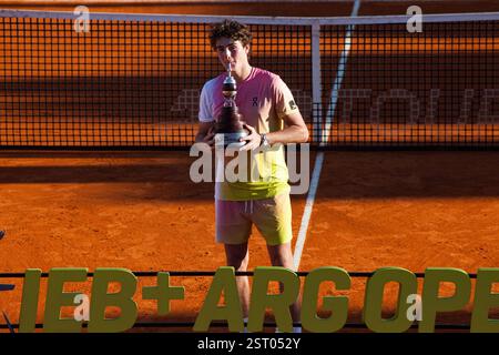 Buenos Aires, capitale federale, Argentina. 16 febbraio 2025. 16 febbraio 2025, Buenos Aires, Argentina: Il brasiliano Joao Fonseca è incoronato campione dell'Argentina Open 2025 dopo aver sconfitto l'argentino e favorito Francisco CerÃºndulo in due set. (Credit Image: © Roberto Almeida Aveledo/ZUMA Press Wire) SOLO PER USO EDITORIALE! Non per USO commerciale! Foto Stock