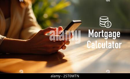 Un locatario o un acquirente domestico che controlla i tassi di interesse su un telefono cellulare, con un'immagine concettuale finanziaria e relativa ai prestiti. Foto Stock