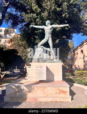 Foto ravvicinata della scultura Enea (Enea) nei giardini Barrakka inferiori, la Valletta Foto Stock