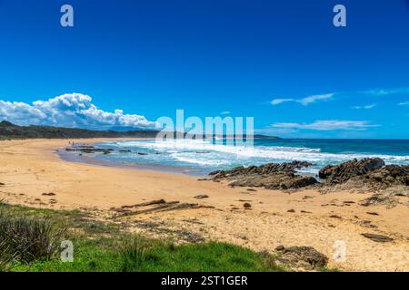 Una visita a Cuttagee Beach vicino a Bermagui sulla costa della Sapphire Coast nella costa meridionale del NSW, Australia Foto Stock