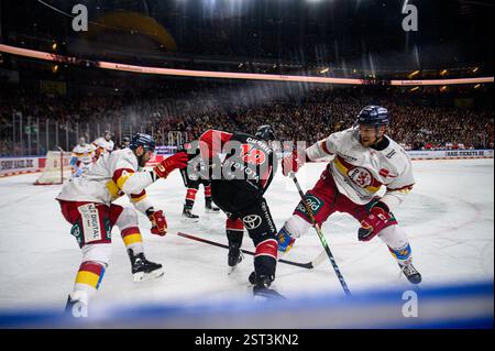 COLONIA, GERMANIA - 16 FEBBRAIO 2025: Partita di hockey di Penny DEL Koelner Haie - Duesseldorfer EG alla Lanxess Arena Foto Stock