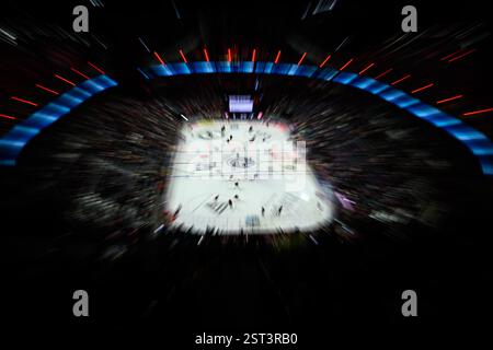 COLONIA, GERMANIA - 16 FEBBRAIO 2025: Partita di hockey di Penny DEL Koelner Haie - Duesseldorfer EG alla Lanxess Arena Foto Stock