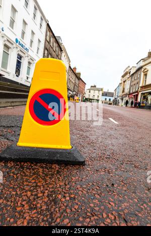 No Waiting Cone, no Waiting Signs, Road Signals, Road Signals, UK Road Signals, segnali stradali per il Regno Unito, prova di guida, segnali stradali, segnali stradali, segnali, segnali Foto Stock